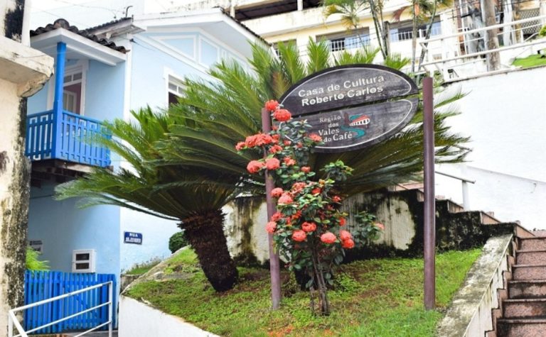 Casa da Cultura Roberto Carlos com nova rua, praça e até estacionamento