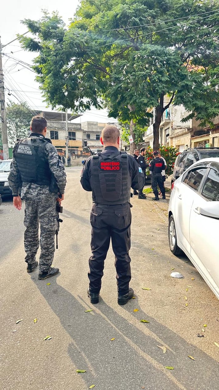 Chefe do Comando Vermelho é preso de cuecas em suíte de motel em operação do Bope