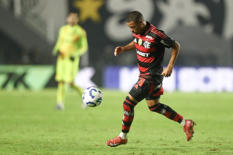 De La Cruz reage à conversa vazada e vira assunto ironizado por Marcos Braz