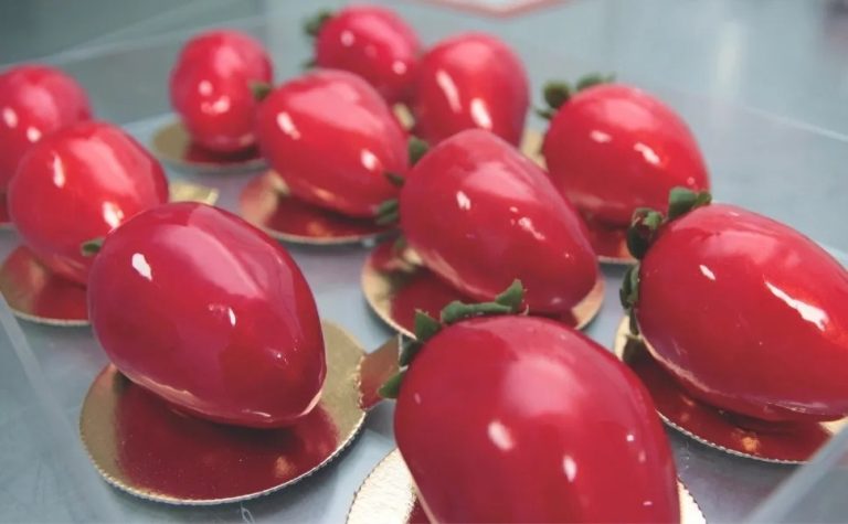 Conselho de Odontologia alerta sobre riscos do morango do amor para a saúde bucal