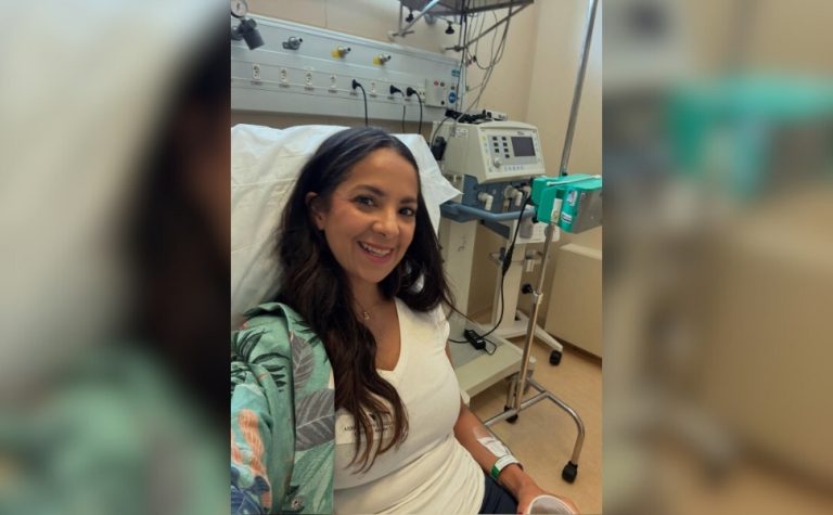 Criadora de conteúdo achou que era AVC e descobriu esclerose múltipla