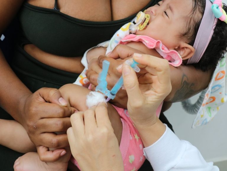 Recife amplia vacinação contra meningite bacteriana na rede municipal