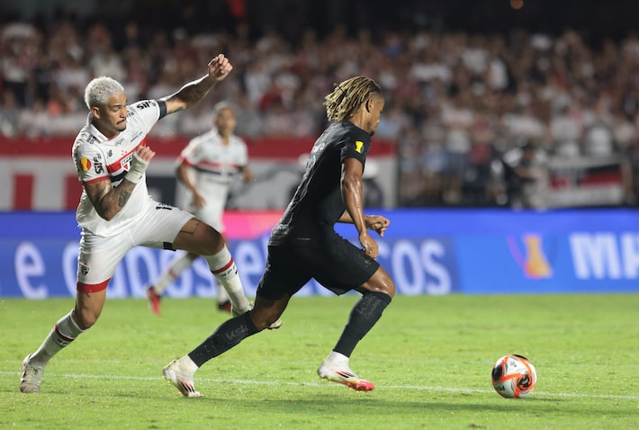 Dívidas, má fase e risco de Z-4: São Paulo e Corinthians dividem problemas dentro e fora de campo