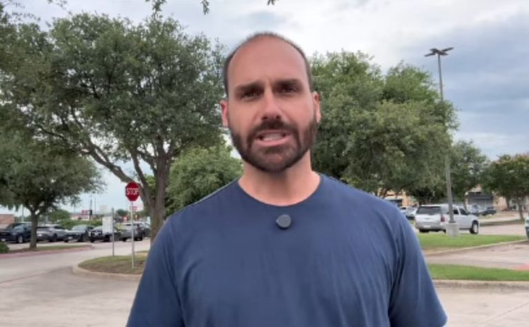 Eduardo Bolsonaro diz que não renunciará ao mandato de deputado