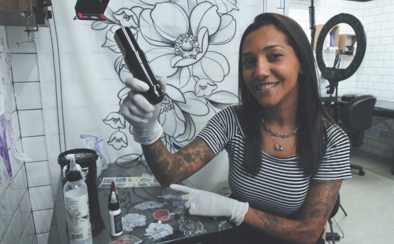 Entenda a proibição do Conselho de Medicina para uso de anestesia em tatuagens