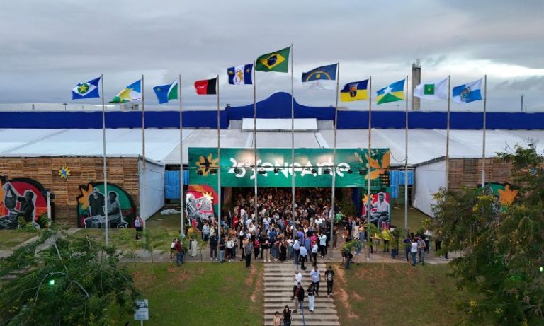 Fenearte bombando no fim de semana: veja a programação completa!