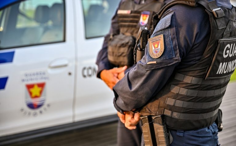 Foragido por estelionato tenta atropelar guardas, leva tiro e acaba preso no ES