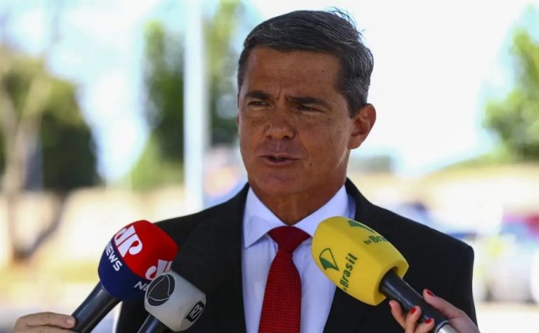 General diz ter visitado acampamento e admite plano para matar autoridades