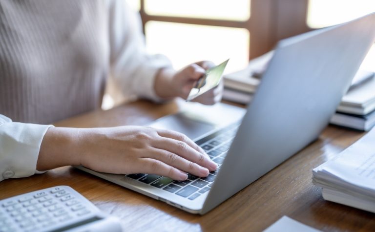 Golpes mais comuns na compra e venda de carros pela internet