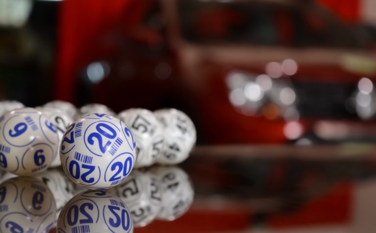 Homem compra dois bilhetes de loteria premiados no mesmo dia e ganha R$11 milhões