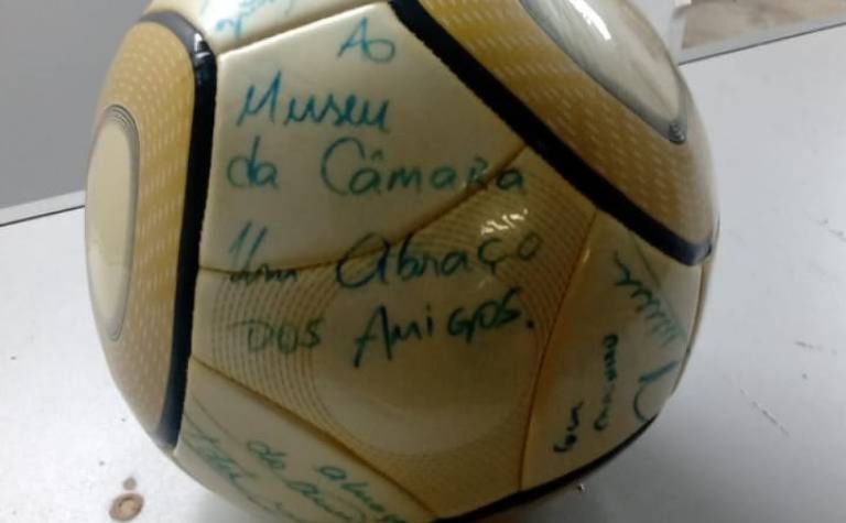 Homem conhecido por pegar bola de Neymar é condenado a 17 anos de prisão pelo STF