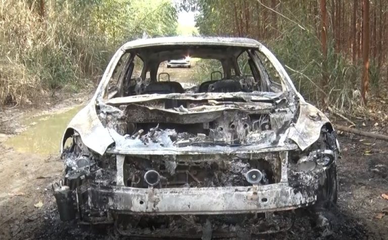 Homem é baleado, amarrado e deixado em carro em chamas na Serra