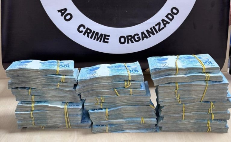 Homem é preso com R$ 300 mil em dinheiro dentro de mochila
