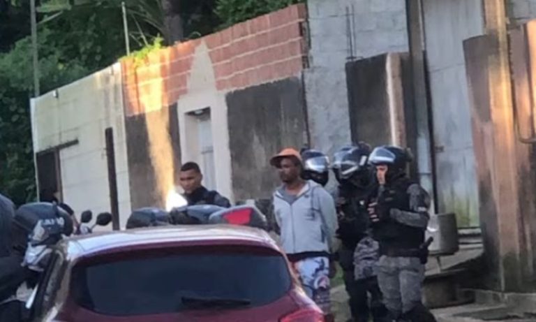 Homem flagrado em vídeo de estupro de criança morre dentro de delegacia