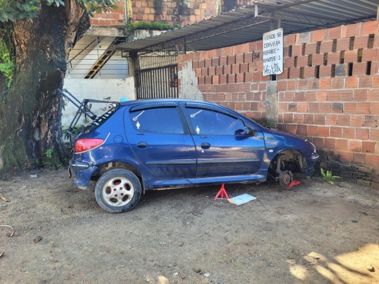 Homem morre esmagado por carro que caiu em cima dele na Guabiraba