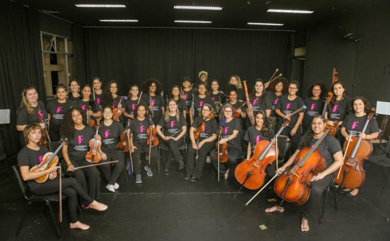 Homenagem ao Rock com orquestra de mulheres