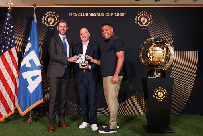 Infantino se reúne com Ronaldo e filho de Trump e anuncia escritório da Fifa na Trump Tower