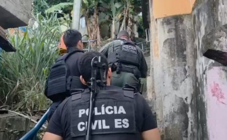 Jovem é preso por envolvimento com o tráfico de drogas durante operação em Vitória