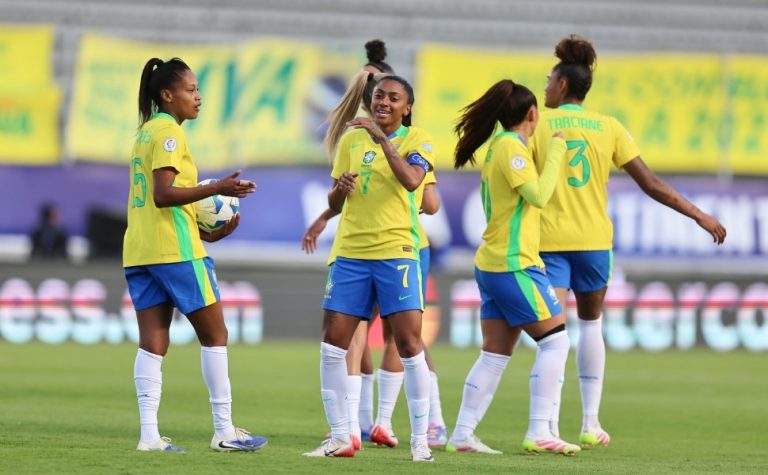 Kerolin faz três gols em goleada do Brasil sobre a Bolívia na Copa América Feminina