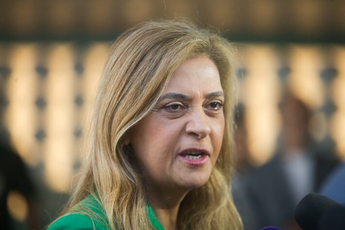 Leila chama Dudu de covarde e desafia jogador no STJD: ‘Vem aqui, vem encarar uma mulher’