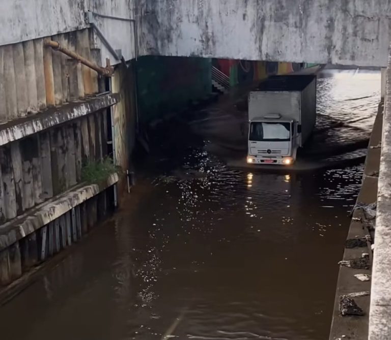Mais um dia de alagamento e interdição no Túnel de Abolição