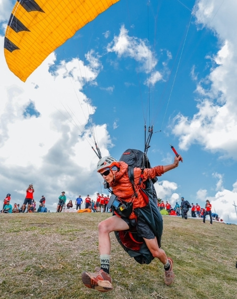 Mineiro conquista a terceira edição da Travessia do Espírito Santo de parapente
