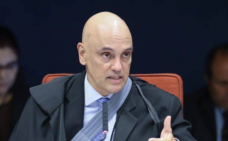 Moraes decide não prender Bolsonaro por descumprimento de cautelar