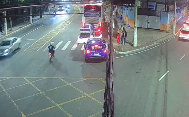 Motorista de ônibus escolar é autuado por dirigir embriagado em Vitória