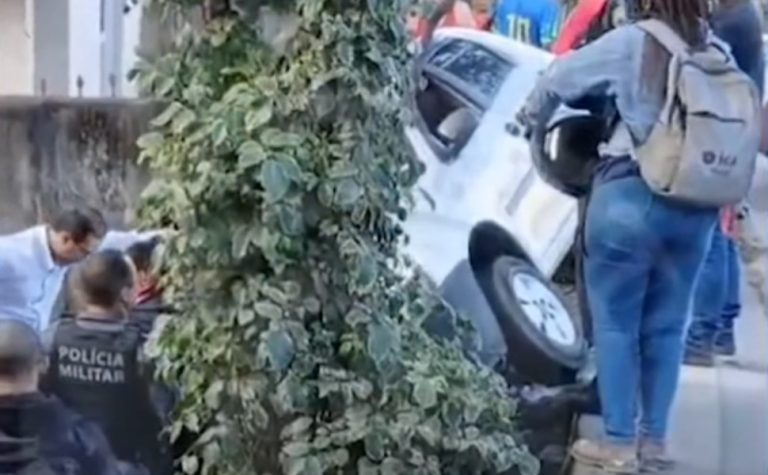 Mulher é atropelada em ponto de ônibus em Cariacica