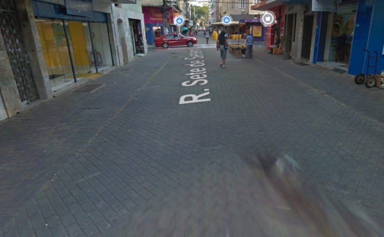 Músico é agredido com porrete por dono de bar no centro de Vitória