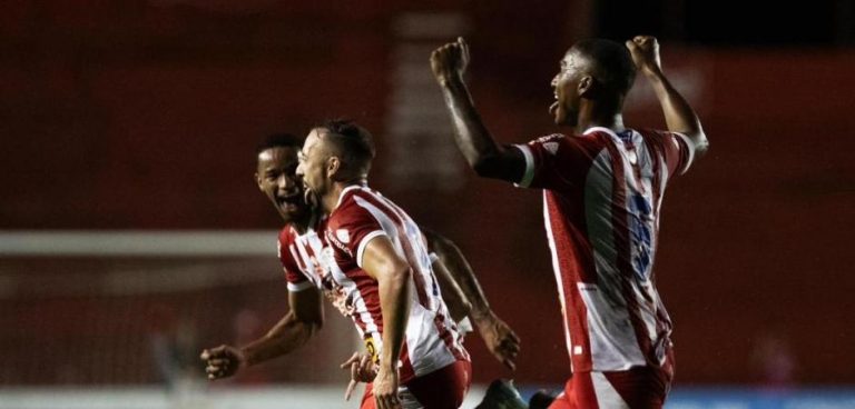 Náutico vence o líder Caxias por 2 x 0 e sobe para o 6º lugar na Série C