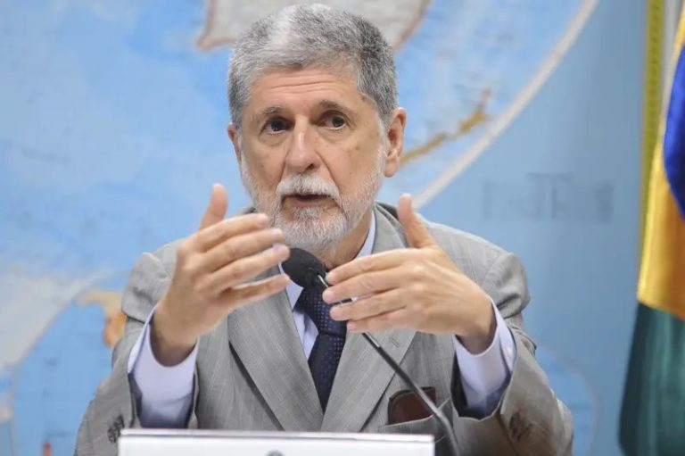 Nem a União Soviética agiria como Trump, diz Amorim a jornal