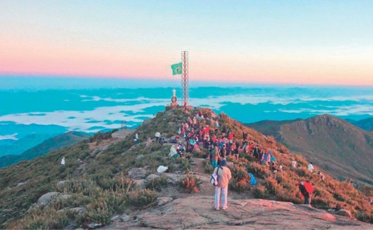 Novas regras para fazer trilha no Pico da Bandeira