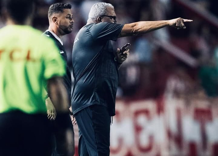 O Náutico vai subir e eu só acredito por causa de Hélio dos Anjos. Será?!