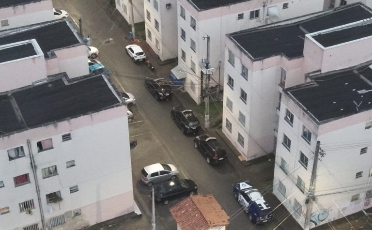 PF faz operação contra criminosos que agiam em conjunto residencial na Serra