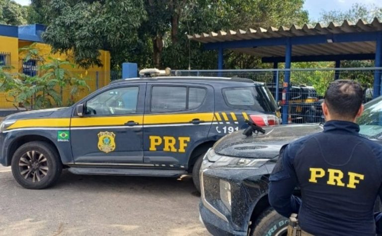 PRF recupera veículo roubado e apreende arma de fogo em Linhares