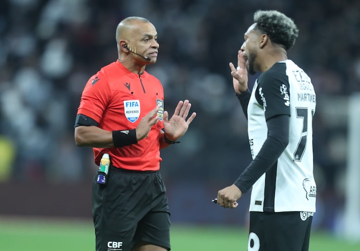 Palmeiras vê prejuízo severo por decisões da arbitragem no clássico e envia ofício à CBF