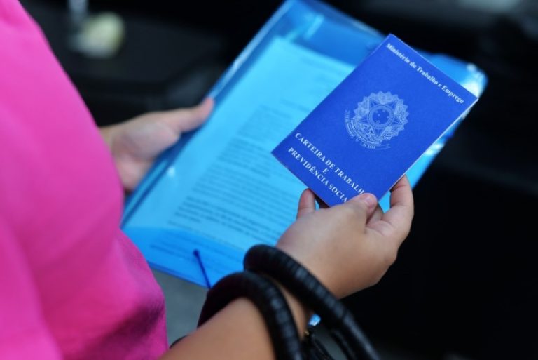 Senado aprova consignado CLT e estende programa a motoristas e entregadores de apps