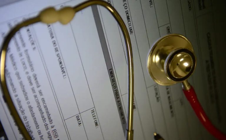 Planos de saúde devem informar motivo da negativa de cobertura por escrito