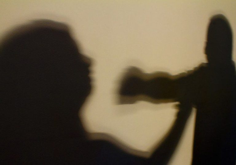 Por ser informante da polícia, adolescente é morta e ainda tem os seios arrancados