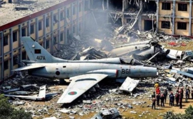 Queda de avião da Força Aérea em escola mata ao menos 20 em Bangladesh