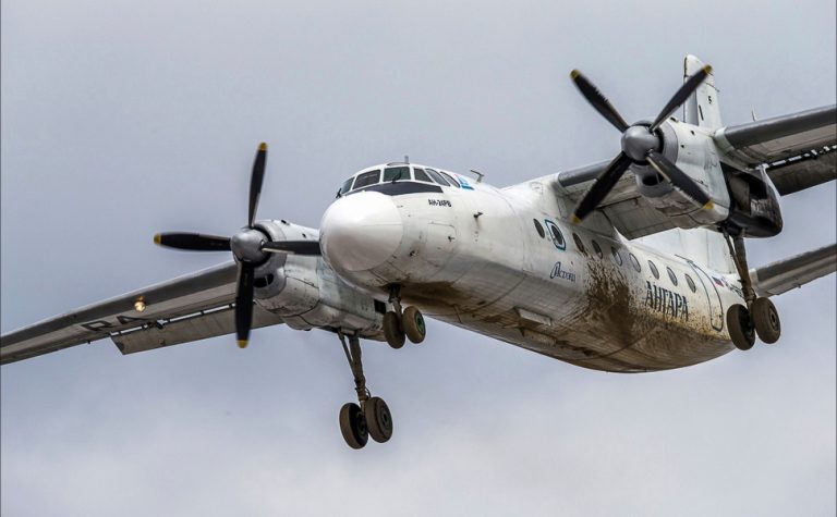 Queda de avião soviético apelidado de ‘trator voador’ na Rússia mata 48 pessoas