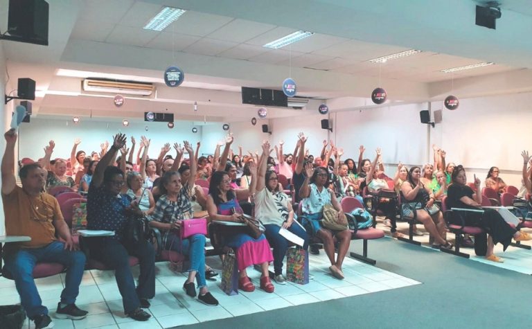 Reajuste para 3.800 professores de Guarapari