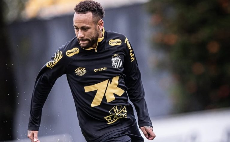 Santos e Neymar chegam a Vitória nesta quarta-feira para amistoso