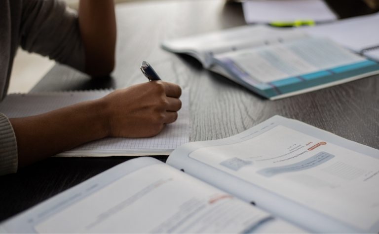 Sedu oferece cursos gratuitos para alunos do Ensino Médio; inscrições vão até sexta