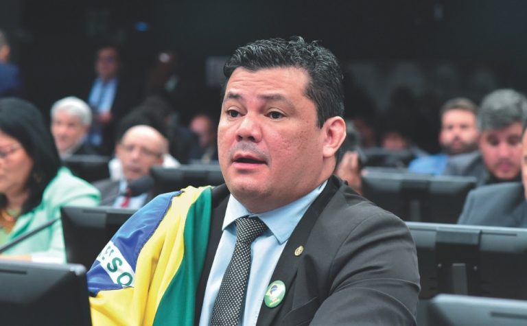 Conselho se reúne para abrir processo contra Gilvan da Federal por ofensas à Gleisi