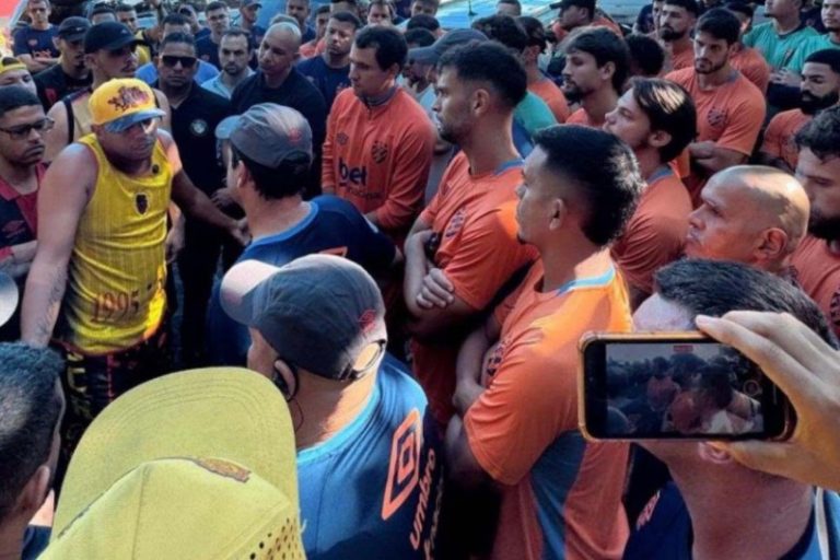 Torcida Jovem invade CT do Sport e cobra em tom de ameaça elenco leonino