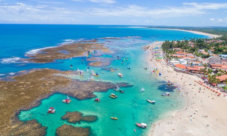 Pernambuco é o destino mais vendido da CVC em 2025, com crescimento de 20%