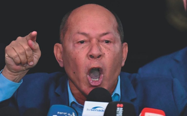 Vice-líder da oposição sugere reação militar após operação contra Bolsonaro