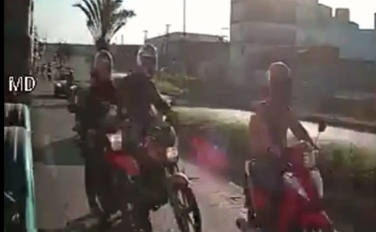 Vídeo mostra acidente com morte envolvendo três motos e carreta na BR-101 no ES